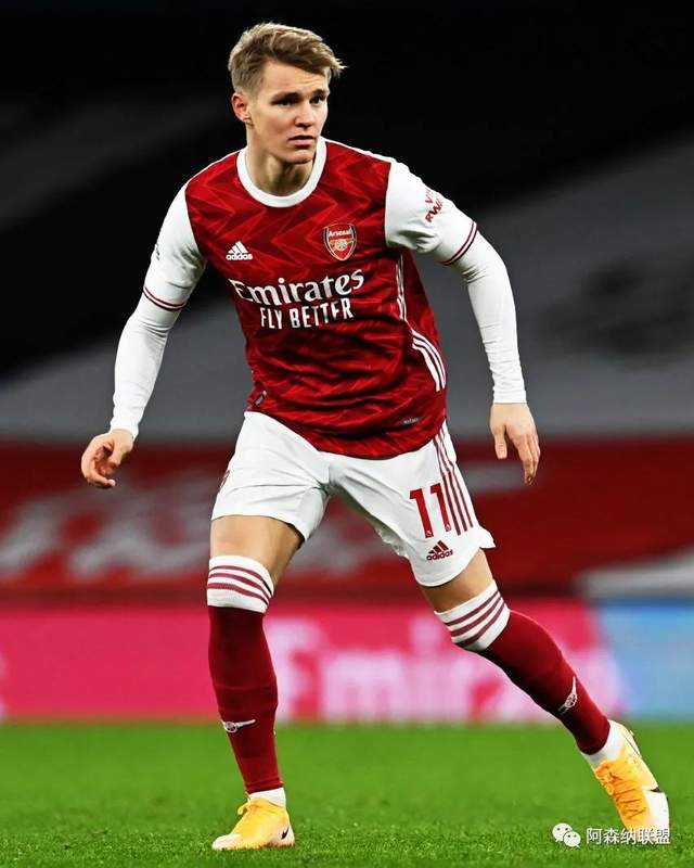 篮球篮网全队配合默契提升