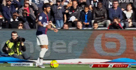 永远的红军20号，利物浦新赛季主场首战场刊封面致敬若塔