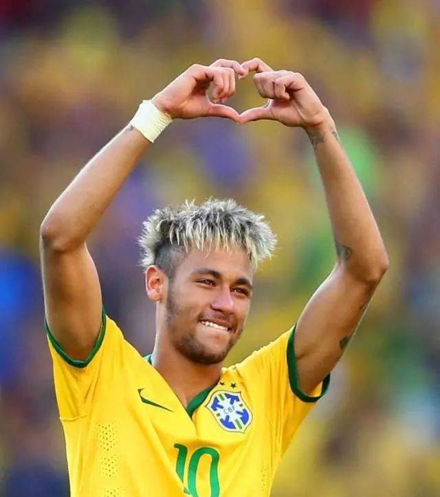 足球英超冬窗“标王”浮现，转会费惊人