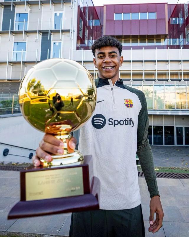 篮球勇士替补球员连续三场得分上双