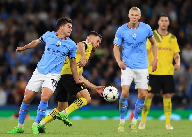 名记：字母哥与队友召开会议，呼吁全队无视外界杂音