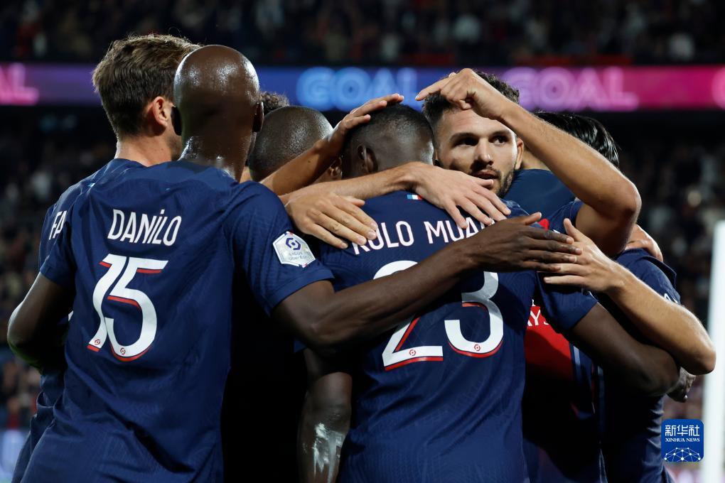 当世第1人！2脚无解世界波，26岁姆巴佩创4纪录，对手主帅崩溃了