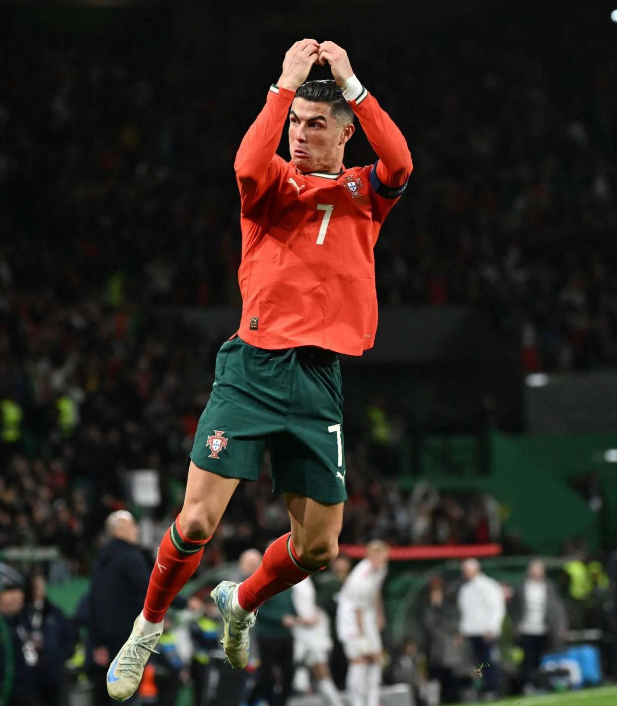 邮报：曼联与92班的关系很微妙，有时候较好有时候很差