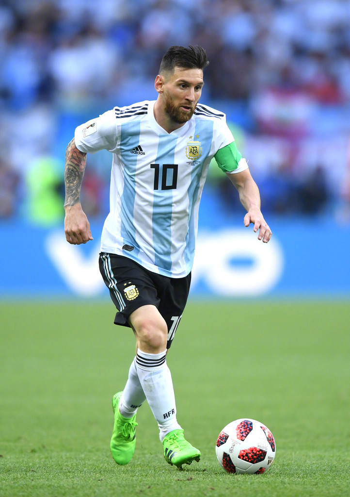 意甲三分制时代，斯帕莱蒂是第二位率队参加过三大德比的主帅