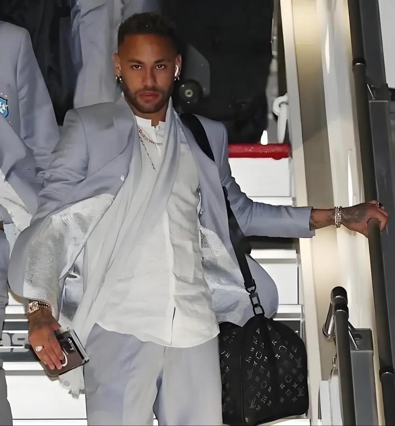 内马尔膝盖手术由曾效力上海海港的爱德华多主刀